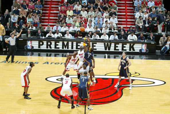 NBA选秀前三顺位最强之争：詹姆斯状元无悬念，探花乔丹秒杀全场！榜眼位置至今争论不休